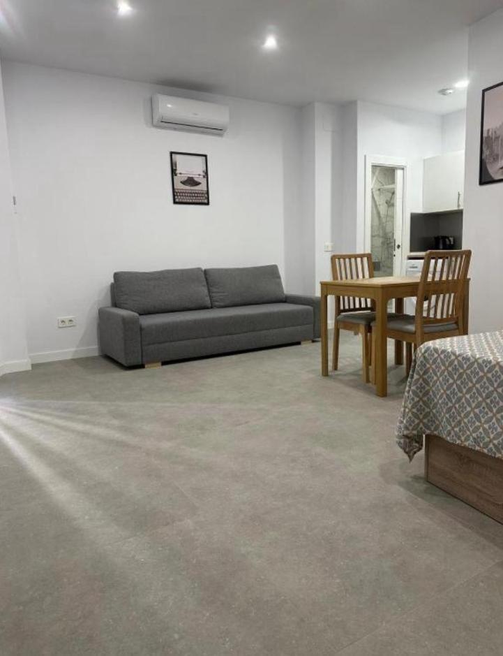 Estupendo Piso A 5 Min De La Estacion De Bus Y Tren Maria Zambrano Apartment Malaga Exterior photo